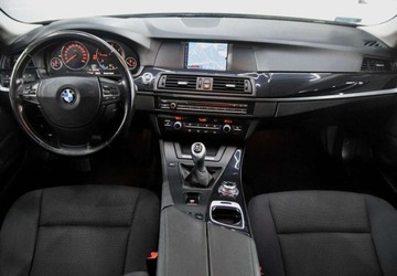BMW Seria 5 F10-F11 Touring 520d 184KM 2011 BMW Seria 5 Kombi_Panoramiczny dach_Nawigacja_Podgrzewane fotele 2.0 Diesel, zdjęcie 4