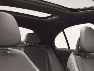 Mercedes Klasa E W214 Sedan 2.0 200 204KM 2025 MERCEDES-BENZ E Klasa 200 AMG Sedan 2.0 (204KM) 2025, zdjęcie 5