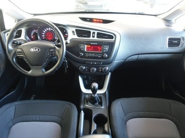 Kia Ceed II Kombi 1.6 GDI 135KM 2012 Kia Cee'd 1.6 Ben.135KM//Ledy/Czujniki, zdjęcie 16