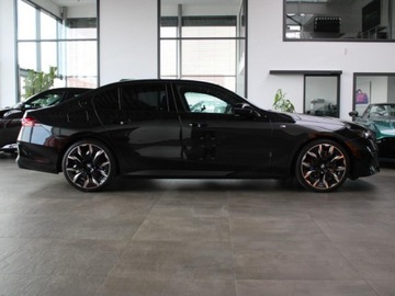 BMW Seria 5 G90-91 Touring 2.0 520d 197KM 2025 BMW Seria 5 520d xDrive Sport Sedan 2.0 (197KM) 2025, zdjęcie 2