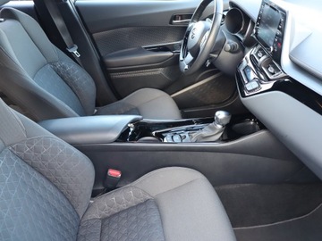 Toyota C-HR I Crossover Facelifting 1.8 Hybrid 122KM 2020 Toyota C-HR 1.8 Hybrid, Salon Polska, zdjęcie 8