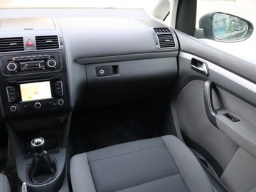 Volkswagen Touran II 1.6 TDI 105KM 2011 VW Touran 1.6 TDI, Navi, Klima, Klimatronic, zdjęcie 7