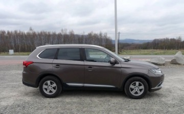 Mitsubishi Outlander III 2017 Mitsubishi Outlander 2.2DI-D 150KM 4WD 4x4 7osobowy Xenony Nawigacja Grzan, zdjęcie 3