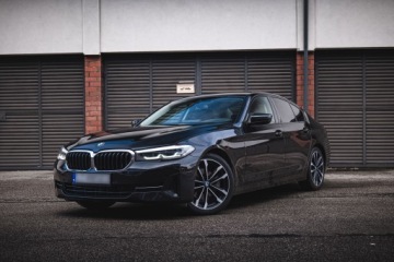 BMW Seria 5 G30-G31 Limuzyna Facelifting 2.0 520d 190KM 2021 BMW 520 d 2.0 Shadow Line Steptronic