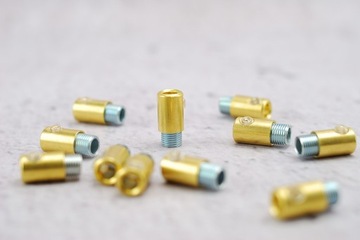 золотой металлический тросовый замок лофт-паук