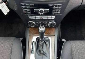 Mercedes Klasa C W205 Limuzyna 180 156KM 2013 Mercedes-Benz Klasa C Serwisowany 1.6 Benzyna 156KM, zdjęcie 18