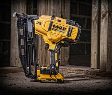 Gwoździarka do sztyftów sztyfciarka 16Ga 18V 2x5Ah DeWALT DCN660P2