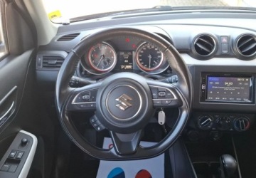 Suzuki Swift VI Hatchback Facelifting 1.2 DualJet SHVS 83KM 2021 Suzuki Swift serwisowany 1.2 Benzyna 83KM, zdjęcie 11