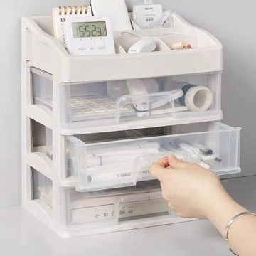 Пластиковый косметический шкаф с выдвижными ящиками и полкой.