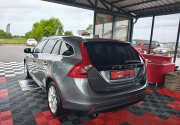 Volvo V60 I Kombi Facelifting 2.0 D3 DRIVE-E 150KM 2015 Volvo V60 Volvo V60 I Zadbane Zarejestrowane 2.0 Diesel 150KM, zdjęcie 4