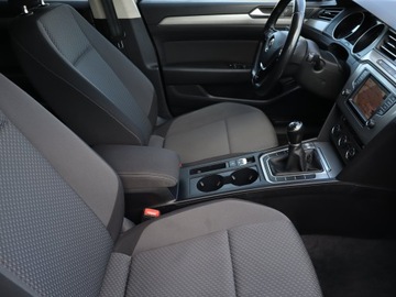Volkswagen Passat B8 Variant 2.0 TDI BlueMotion SCR 150KM 2017 VW Passat 2.0 TDI, Salon Polska, Navi, Klima, zdjęcie 8