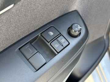 Toyota Yaris IV Hatchback 1.5 Dynamic Force 125KM 2022 Toyota Yaris 1,5-Dual-VVT-iE IV (2020-) 1,5-Dual-V, zdjęcie 16