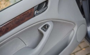 BMW Seria 3 E46 Sedan 2.0 318i 143KM 2003 BMW Seria 3 BMW Seria 3 2.0 Benzyna 143KM, zdjęcie 8