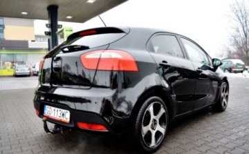 Kia Rio III Hatchback 3d 1.2 DOHC CVVT 85KM 2012 Kia Rio Szyberdach, Ledy, Czujniki parkowania, KeyLess Bluetooth 1.2 85KM, zdjęcie 3