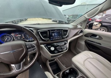 Chrysler Pacifica II 2018 Chrysler Pacifica 2018 Chrysler Pacifica kamery 360 auto w Polsce po akcyz, zdjęcie 11