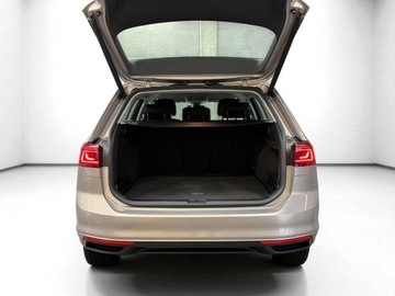 Volkswagen Passat B8 Variant 2.0 TDI BlueMotion SCR 190KM 2019 Volkswagen Passat Volkswagen Passat, zdjęcie 9