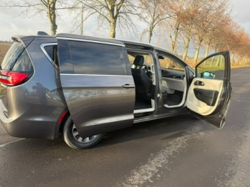 Chrysler Pacifica II 3.6 V6 291KM 2021 Chrysler Pacifica Lokalizacja : Włocławek, zdjęcie 4