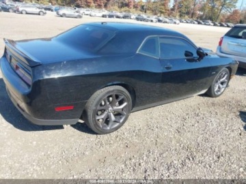 Dodge Challenger III 2019 Dodge Challenger RT, 2019r., 5.7L 5.7 Benzyna 372KM, zdjęcie 2