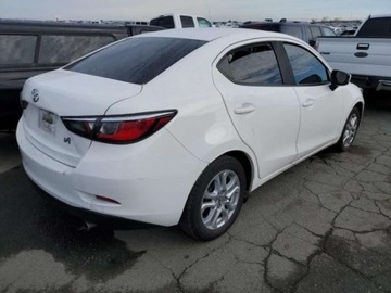 Toyota Yaris III 2017 Toyota Yaris 2017 TOYOTA YARIS IA silnik 1.5 L..., zdjęcie 3