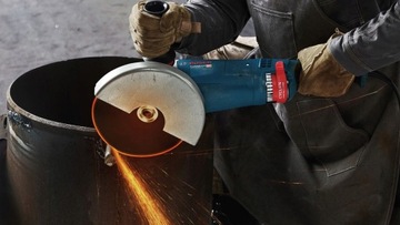 УГЛОВАЯ ШЛИФОВАЛЬНАЯ МАШИНА 2400Вт 230мм GWS 24-230 JZ BOSCH
