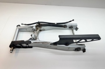 WAHACZ OSŁONA ŁAŃCUCHA OŚKA SUZUKI GSXF 600 750 KATANA