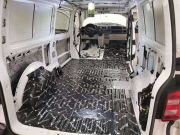 ЗВУКОВОЙ КОВрик из вспененной резины 40мм с клеевой резиновой звукоизоляцией