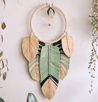 dekoracje na ścianie w stylu skandynawskim scandi boho leśnym łapacz snów