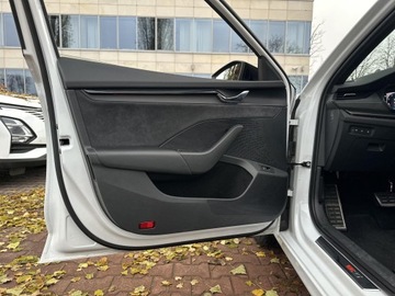 Skoda Octavia IV Liftback 2.0 TDI SCR 200KM 2022 Skoda Octavia RS 2.0 TDI 200KM 4x4 Fotele Ergonomi, zdjęcie 8