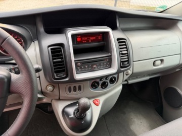 Opel Vivaro A Combi L1 2.0 CDTI 115KM 2014 Opel Vivaro Vivaro 2.0 Cdti- 9-cioosobowy - 105 000km 2.0 Diesel 114KM, zdjęcie 2