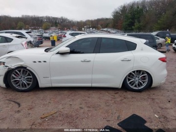 Maserati Levante 2018 Maserati Levante Granlusso 2018 3.0l 3.0 Benzyna 345KM, zdjęcie 2