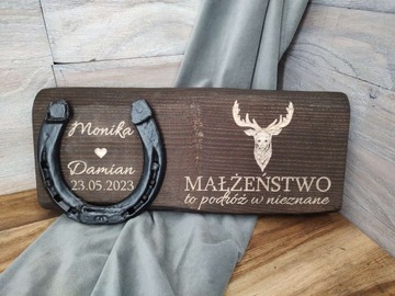 Дополнительная гравировка на доске, именная подкова.