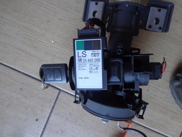 CORSA C COMBO 02R. SLOUPEC SPÍNACÍ SKŘÍŇKA ČERPADLO SERVA ELEKTR.