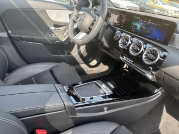 Mercedes Klasa A W177/V177 2025 Mercedes-Benz A 250 Hybryda / AMG Line/ Panorama/, zdjęcie 17