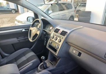 Volkswagen Touran I 1.6 102KM 2009 Volkswagen Touran 1,6 MPI 102kM Klimatronik,Tempomat,7 miejsc 1.6 Benzyna, zdjęcie 7