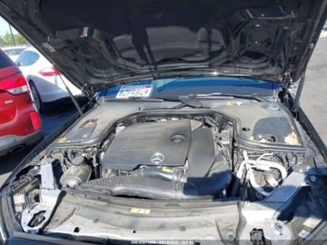 Mercedes Klasa E W213 2022 Mercedes-Benz Klasa E 350 2022 2.0l 2.0 Benzyna 255KM, zdjęcie 8