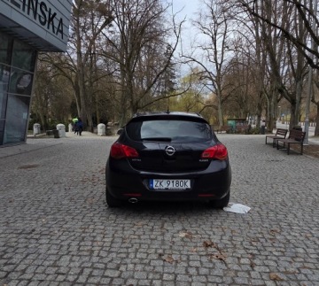 Opel Astra J Hatchback 5d 1.4 Turbo ECOTEC 140KM 2011 OPEL ASTRA J 2011 1.4 Turbo, zdjęcie 7