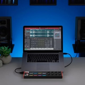 AKAI LPD 8 MKII — мини-USB/MIDI-контроллер
