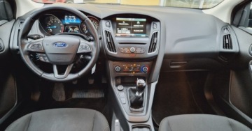 Ford Focus III Sedan Facelifting 1.0 EcoBoost 125KM 2015 Ford Focus 1.0 Ecoboost 125KM Salon PL LEDY Benzyna 125KM, zdjęcie 3