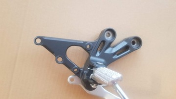 YAMAHA YZF-R7 2022 2023 КОМПЛЕКТ ПОДНОЖКИ ПЕРЕДНЕЙ ПРАВОЙ