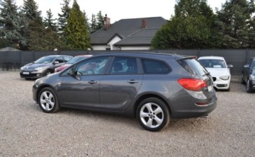 Opel Astra J Sports Tourer 1.4 Turbo ECOTEC 140KM 2012 Opel Astra 1.4 150 JAHRE Benzyna Tempomat Cz. parkowania Klimatyzacja 1.4, zdjęcie 9