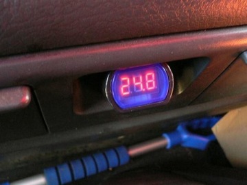 ТЕСТЕР АККУМУЛЯТОРА НАПРЯЖЕНИЕ ВОЛЬТМЕТР 12В