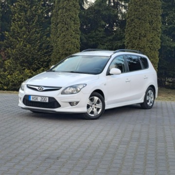 Hyundai i30 I CW Facelifting 1.4 DOHC 109KM 2011 Hyundai i30 1.4 Benzyna Blue Classic Manual 109KM, zdjęcie 2