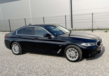 BMW Seria 5 G30-G31 Limuzyna Plug-In 2.0 530e 292KM 2021 BMW Seria 5 BMW 530e 292 KM 2021r Bezwypadkowy 2.0 Hybryda Plug-in 292KM, zdjęcie 1