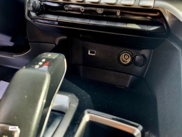 Peugeot 3008 II Crossover 1.6 BlueHDi 120KM 2018 Peugeot 3008 AutomatZarejestrowany GWARANCJA 1.6 Diesel 120KM, zdjęcie 19