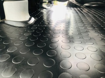 УДАРЯТЬ! РЕЗИНОВЫЙ КОВРИК НА ПОЛА КАБИНЫ КОВРИК FENDT