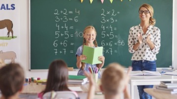 Магнитная доска для школьных мелов ЗЕЛЕНАЯ 170х100.