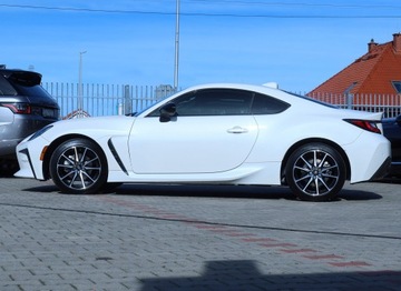 Toyota GR86 2.4 Boxer 234KM 2023 Toyota GR86 8000 km 2,4 aut Biała PERŁA ACC Keyles Full-Led Kamera IDEALNA