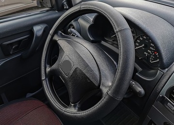 Pokrowiec na kierownice do VW Golf Passat Polo Touran Tiguan Up skóra CZARN