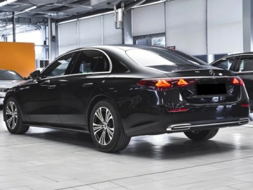 Mercedes Klasa E W214 Sedan 2.0 220d 197KM 2026 E Klasa 220 d 4-Matic Avantgarde 2.0 (moc 197 KM) 2026, zdjęcie 3