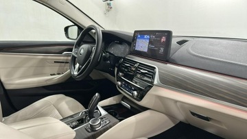 BMW Seria 5 G30-G31 Touring Facelifting 3.0 530d 286KM 2022 BMW 530 xDrive mHEV Luxury Line Kombi, zdjęcie 13